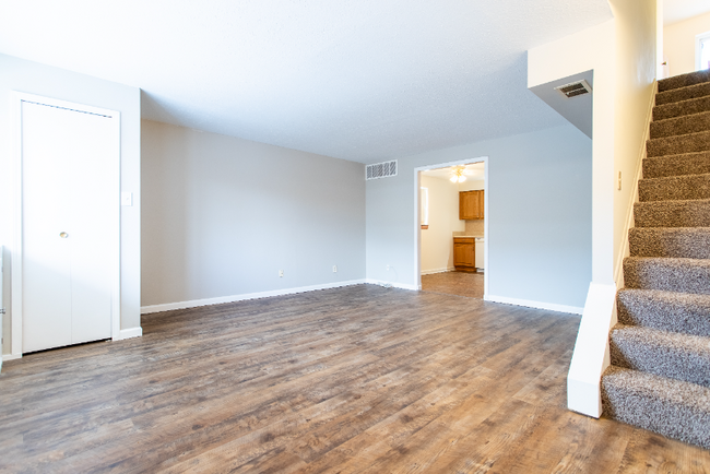 Building Photo - 1582 Lee Terrace Dr