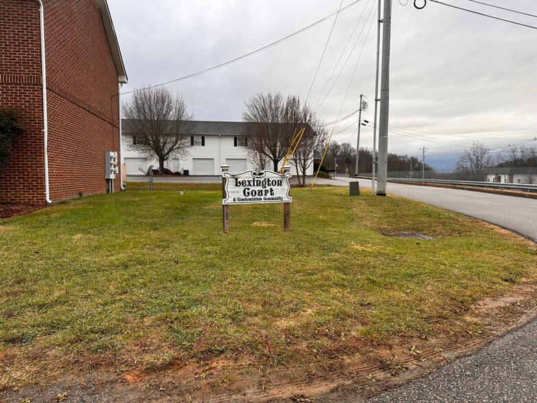 Building Photo - 5 Lexington Ct