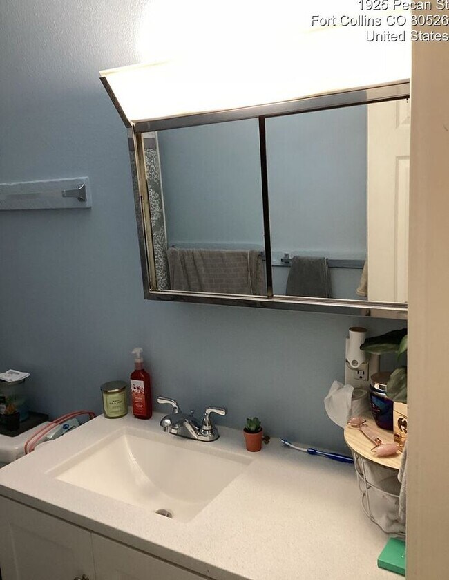 Building Photo - First two weeks free!!! Recently Upgraded 2 Bedroom Apt Near Horsetooth!