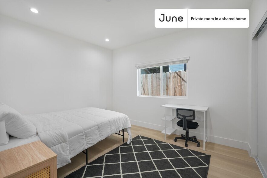 Building Photo - Room in Shared 3 bed/2 bath home