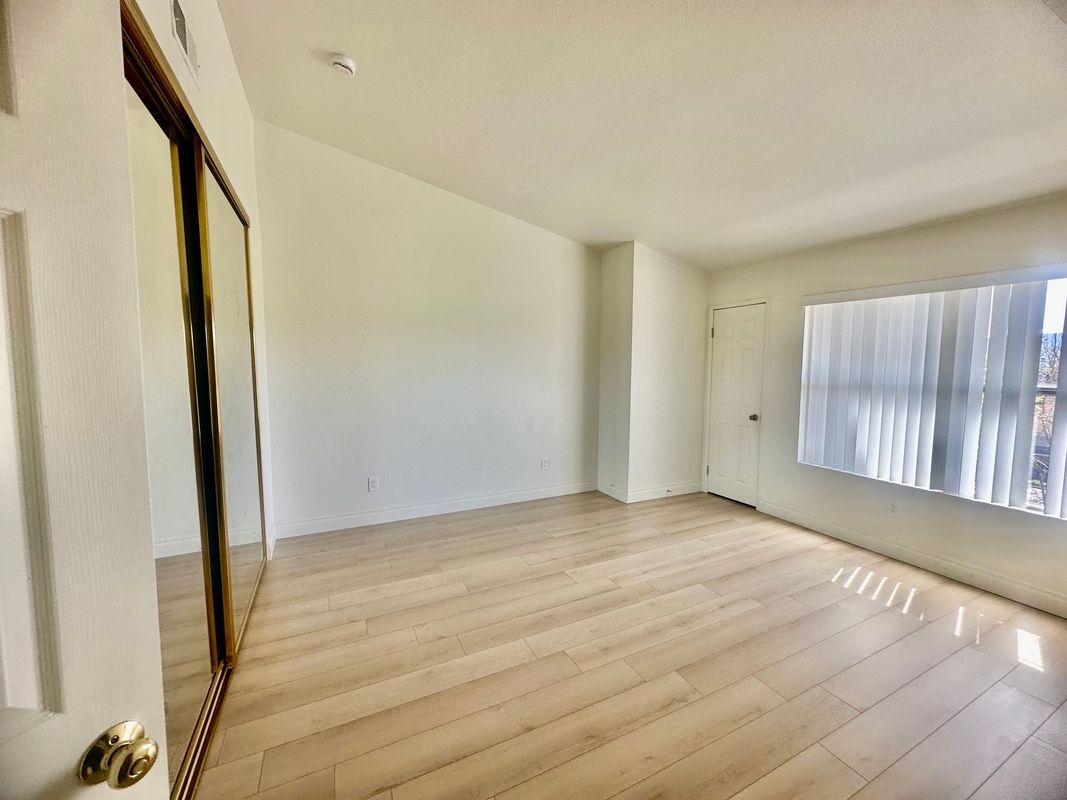 Building Photo - 2731 Erringer Rd