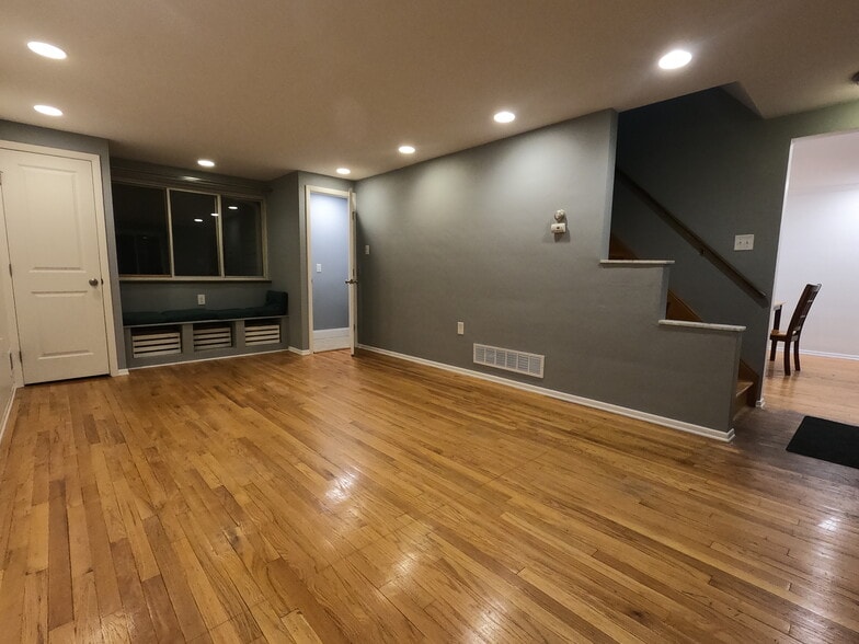 Living room (left of the front door) - 1714 Fair Acres Ave