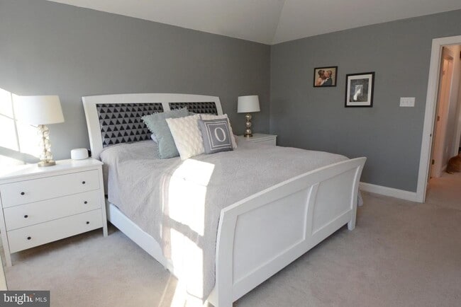 Building Photo - 326 W Hamlin Ave