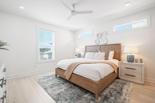 Building Photo - 31 Sarah St