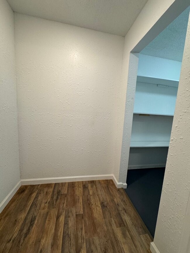 Building Photo - Rent to Own this beautiful 4 Bedroom 2 Ful...