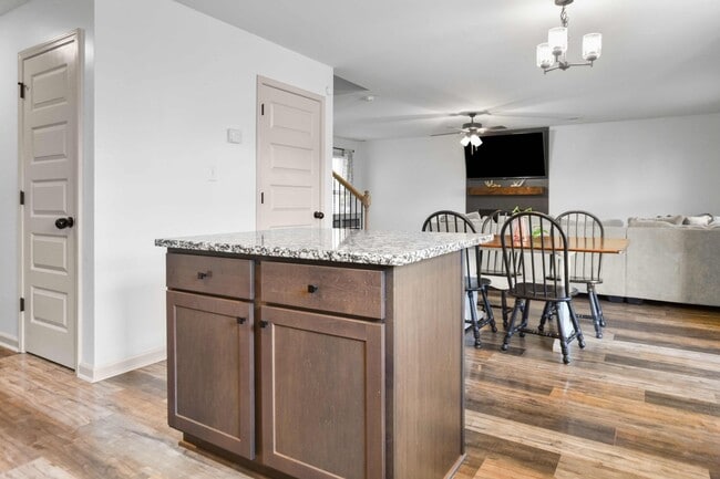 Building Photo - Pet Friendly Three Bedroom!