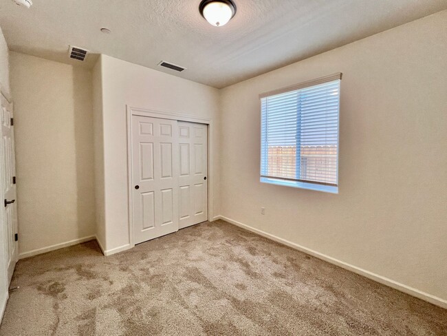 Building Photo - $2,550 Armstrong & Olive, 3 Bedroom - E. W...