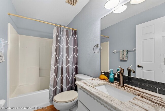 Building Photo - 105 Fern Ct