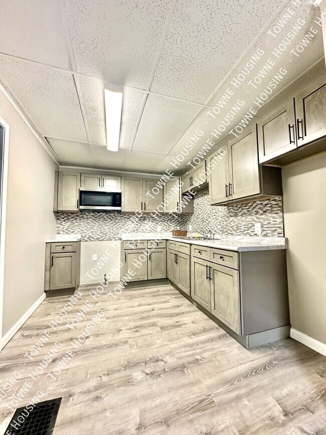 Building Photo - 40 Lawrence Pl