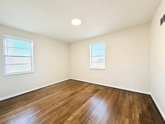 Building Photo - The Pointe at Willmore Park