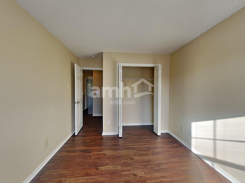 Building Photo - 1494 Blue Grass Pky