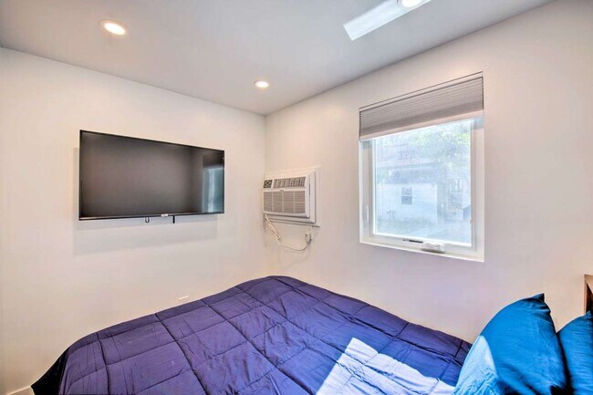 Building Photo - 161 Vidas Ave