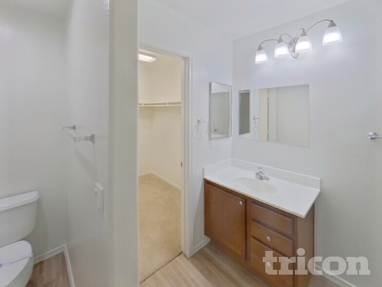 Building Photo - 40268 W Helen Ct