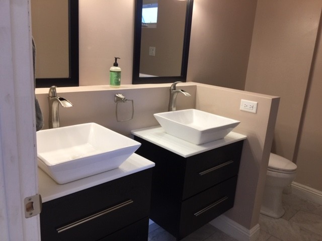 Primary bathroom double sink - 1350 Curson S Ave