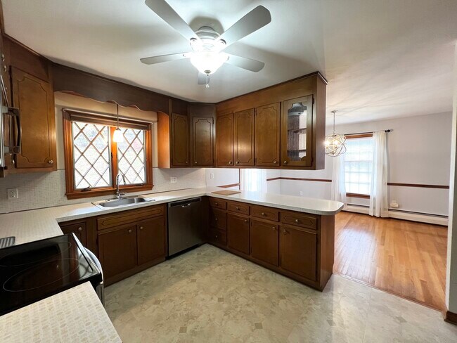 Building Photo - 524 Saybrook Rd