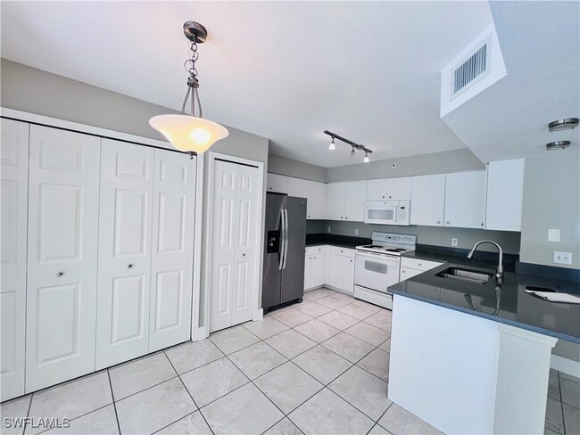 Building Photo - 15465 Cedarwood Ln