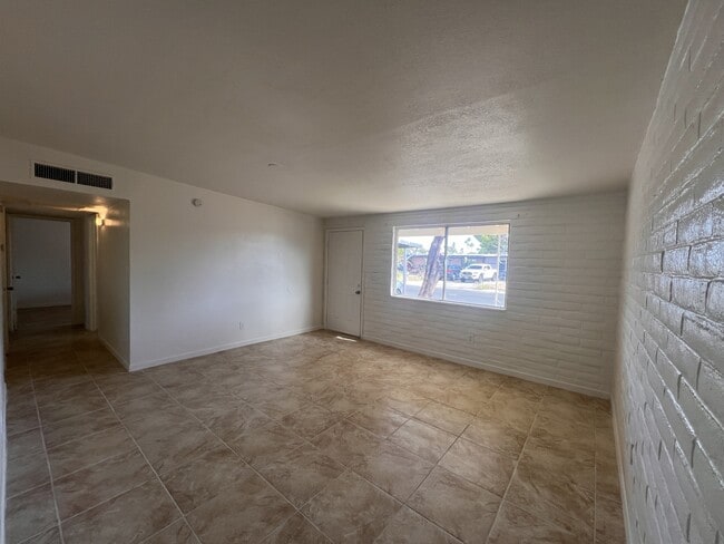 Building Photo - 6905 E Golf Links Cir