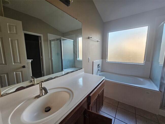 Building Photo - 23506 Hidden Maple Dr