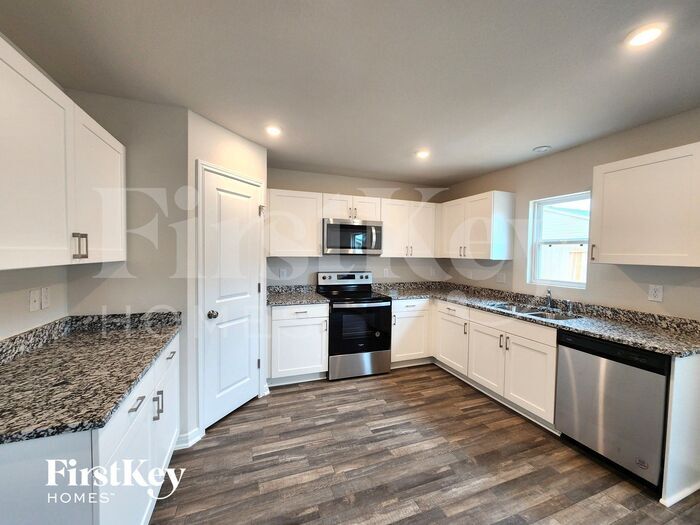 Building Photo - 10083 Cerritos dr