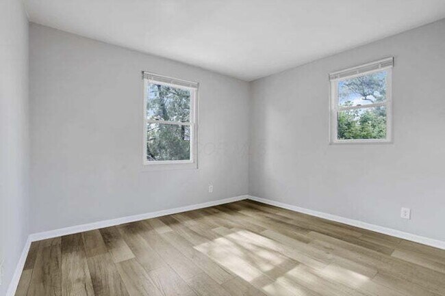 Building Photo - Charming 1BD/1BA Near Downtown Columbus — Minutes to German Village