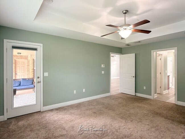 Building Photo - 6185 Autumn Pines Cir