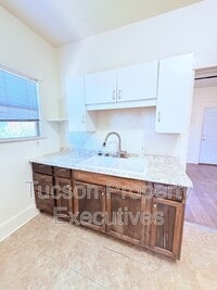 Building Photo - 722 E Drachman St