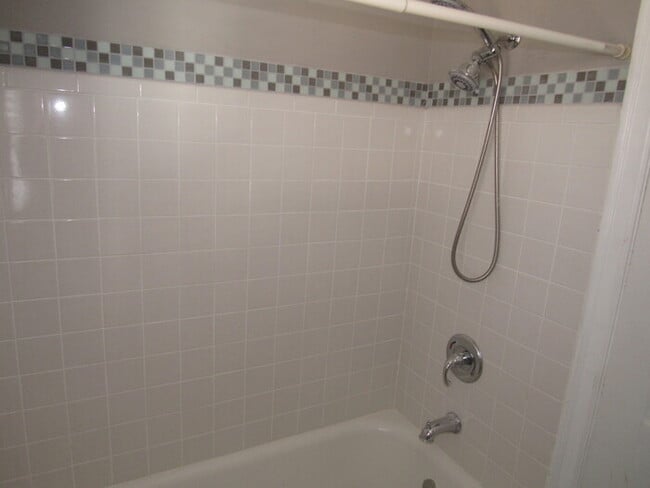 Building Photo - Cape Cod 3bed 1.5 bath in Westwood Hills, KS