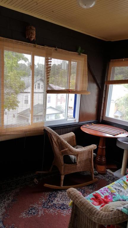 Building Photo - 803 Vickroy Ave