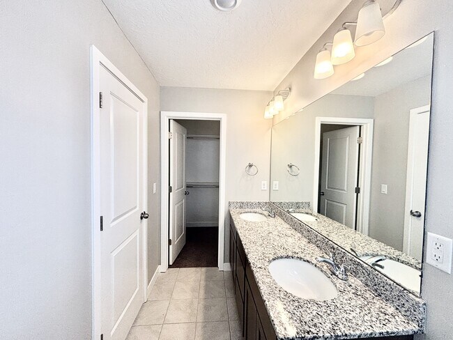 Building Photo - 153 E Brushy Canyon St