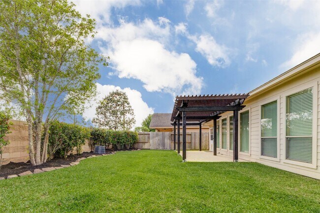 Building Photo - 25839 Riverside Creek Dr