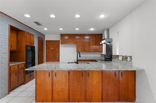 Building Photo - 8102 Red Willow Dr