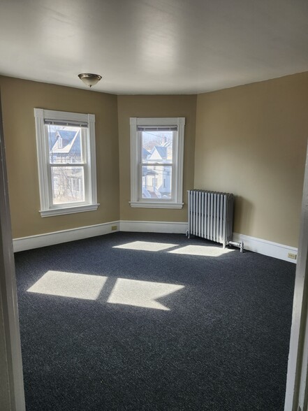 Building Photo - 132 Loomis St
