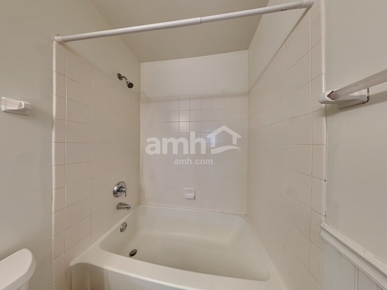 Building Photo - 1982 Conway Ln