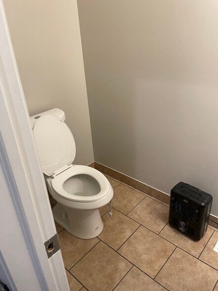 Building Photo - 6027 W Giddings St