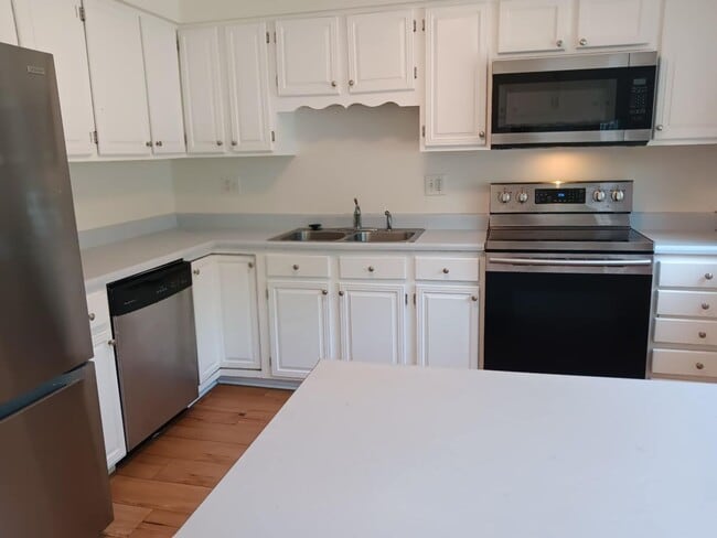 Building Photo - Valley Brook Community