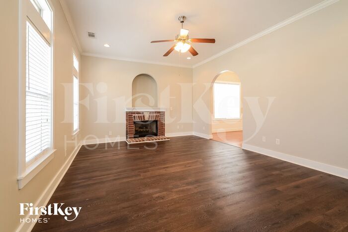 Building Photo - 4572 Gibson Dr