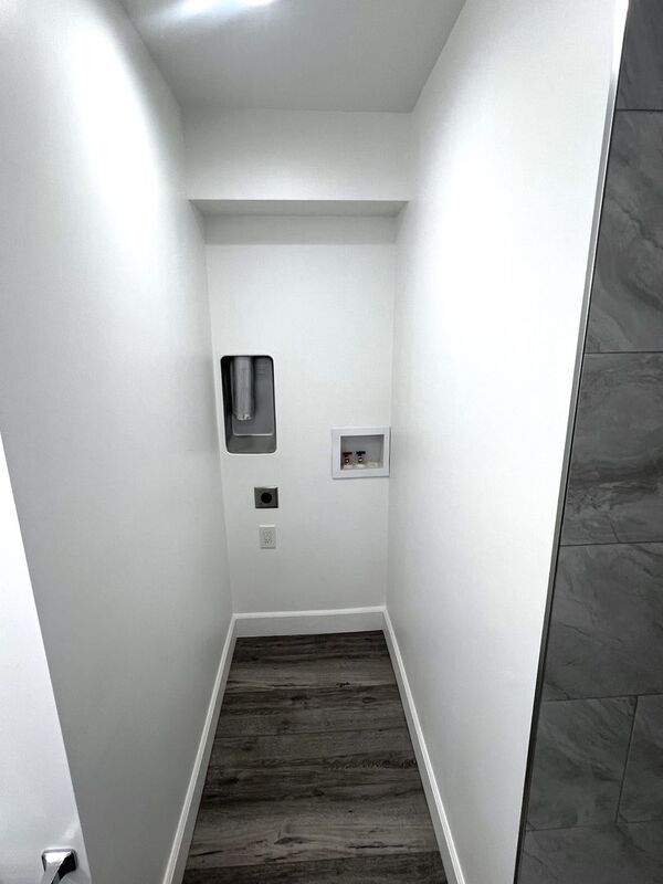 Building Photo - 2332 Cedar Ave