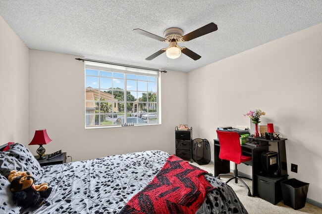 Building Photo - 1733 Village Blvd