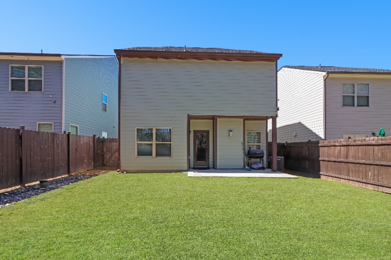 Building Photo - 4010 Lake Manor Way