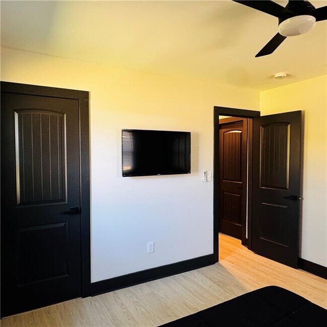 Building Photo - 2054 Fargo Pl SE