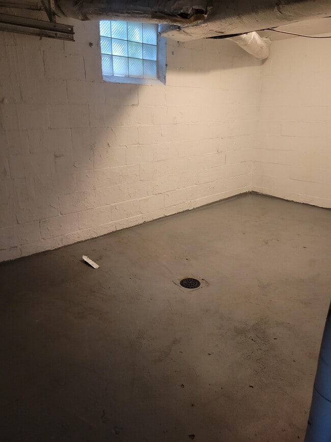 Building Photo - 2436 Laketon Rd