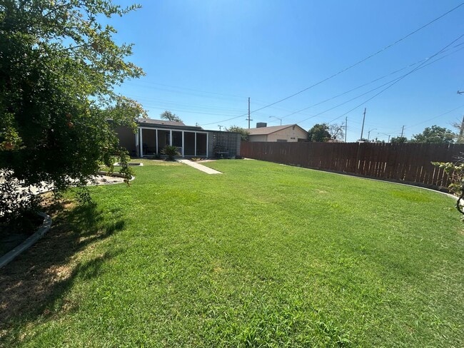 Building Photo - 4 bedroom 2 bath updated and new in Centra...