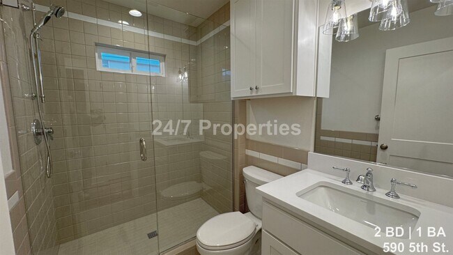 Building Photo - Remodeled 2 BD | 1 BA Duplex - First Edition Lake Oswego