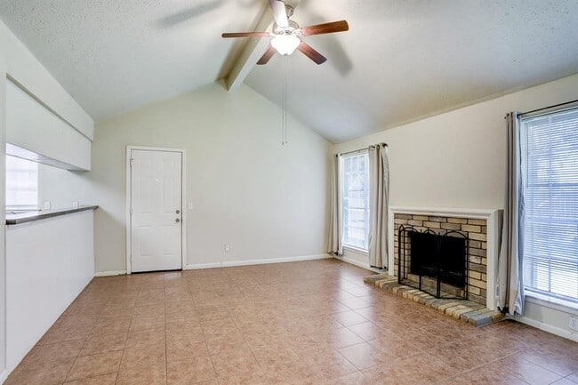 Building Photo - 6730 Prairie Village Dr