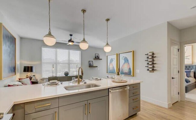 Building Photo - 2 bedroom in Dallas TX 75208