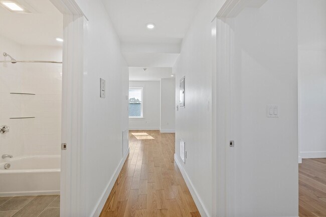 Building Photo - 406 Columbia St