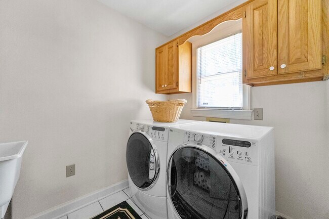 Building Photo - 2617 All Saints Ct