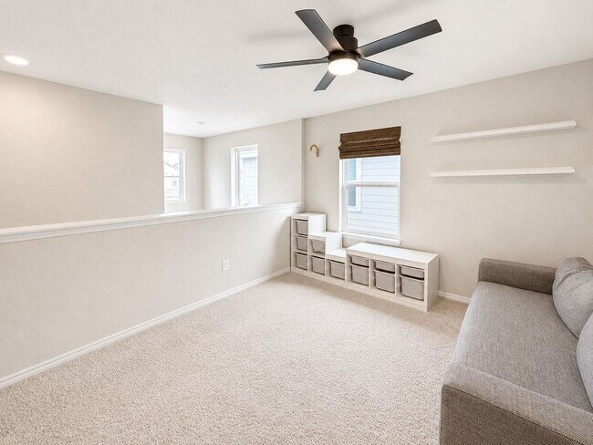 Building Photo - Beautiful 3 Bedroom Home in Winding Brook with Community Pool & Playground!  Conveniently located...