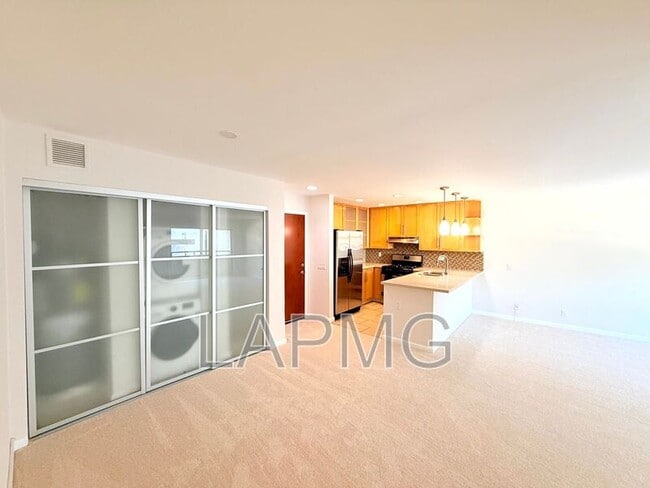 Building Photo - 4702 Fulton Ave