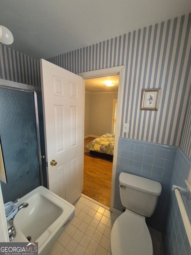 Building Photo - 930 Hill Pl